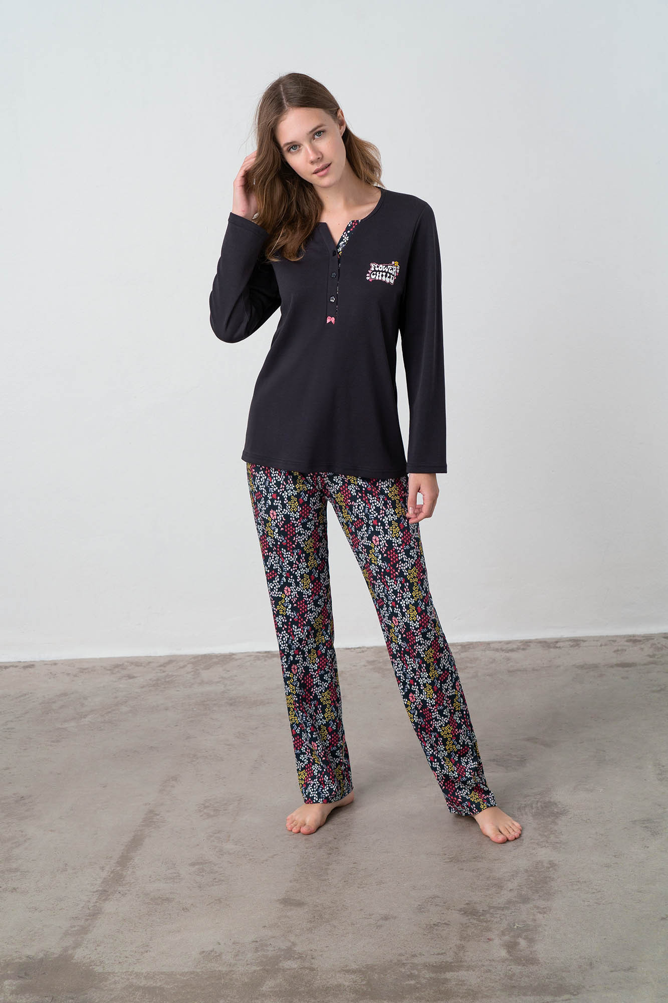 Dvoudílné dámské pyžamo Gwen 17464 - Vamp černá+barev. mix S