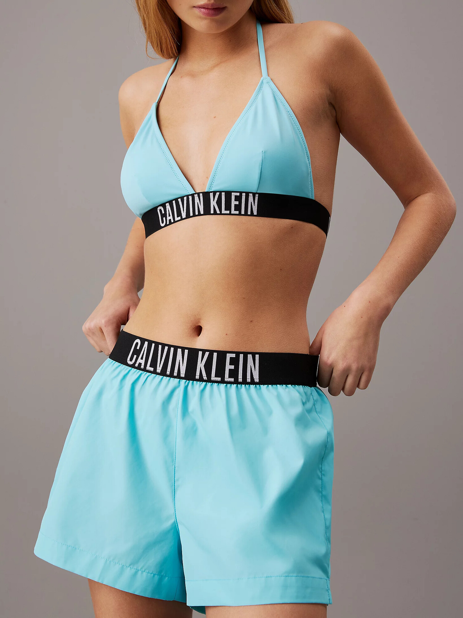 Dámské plážové šortky KW0KW02482 DCE sv. modré - Calvin Klein M