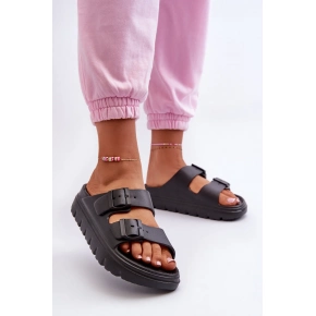 Dámské nazouváky / pantofle 24SD97-5610 Černá - NEWS