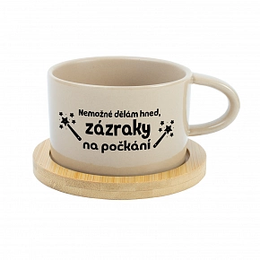 NEMOŽNÉ DĚLÁM HNED, ZÁZRAKY NA POČKÁNÍ - krémový hrníček makronka 200 ml NEMOŽNÉ DĚLÁM HNED, ZÁZRAKY NA POČKÁNÍ - krémový hrníček makronka 200 ml