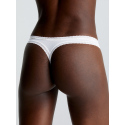 Dámská tanga Thong Bottoms Up 000QD3763E 100 bílá - Calvin Klein