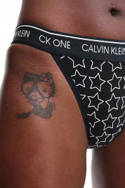 Dámské brazilské kalhotky QF5834E - V52 - Černá - vzor  - Calvin Klein